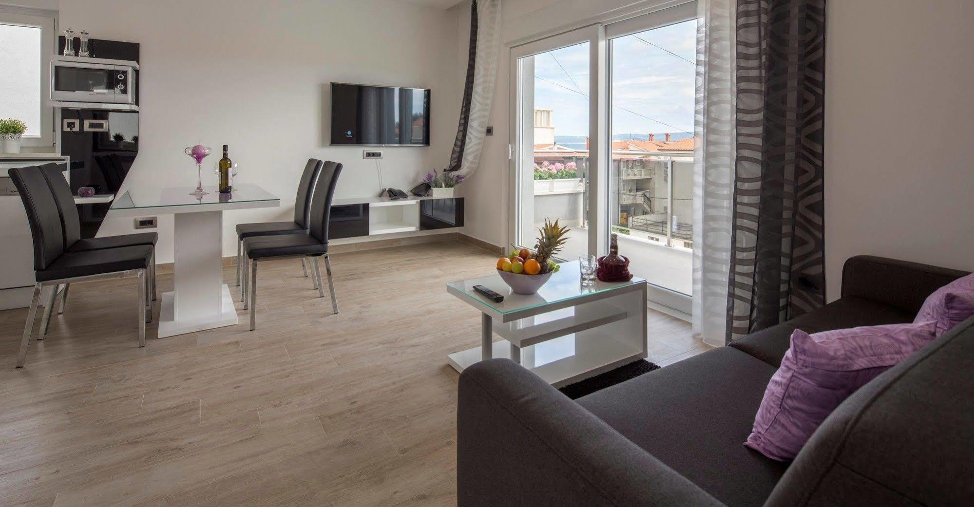 Apartment The Seasons